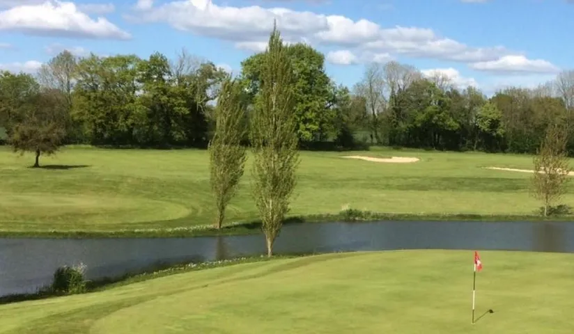 GOLF BLUEGREEN MAZIERES EN GATINE