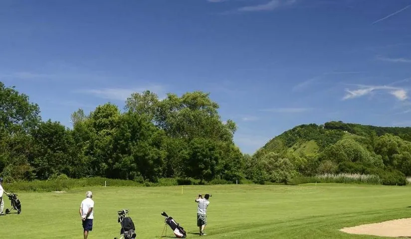 GOLF DE LERY POSES